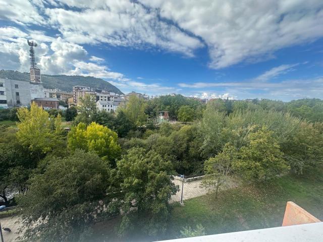 Piso en venta en Ponferrada, Zona Alta. Venta Amplio y Luminoso Piso en el Barrio de los Judíos. Pisos.