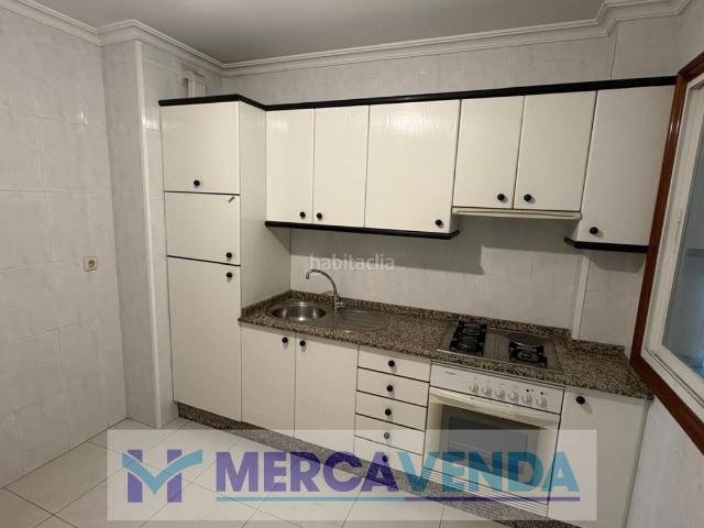 Piso en venta en Ponteareas. Piso de 3 dormitorios, 2 baños, cocina amueblada. Con garaje y trastero. Pisos.