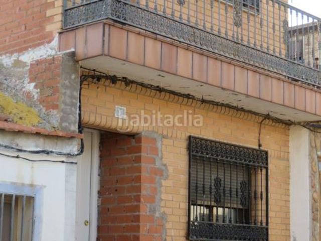 Piso en venta en Porzuna. Excelente oportunidad para adquirir una casa en venta en la localidad de Porzuna en Ciudad Real. La casa tiene una superficie cons. Pisos.