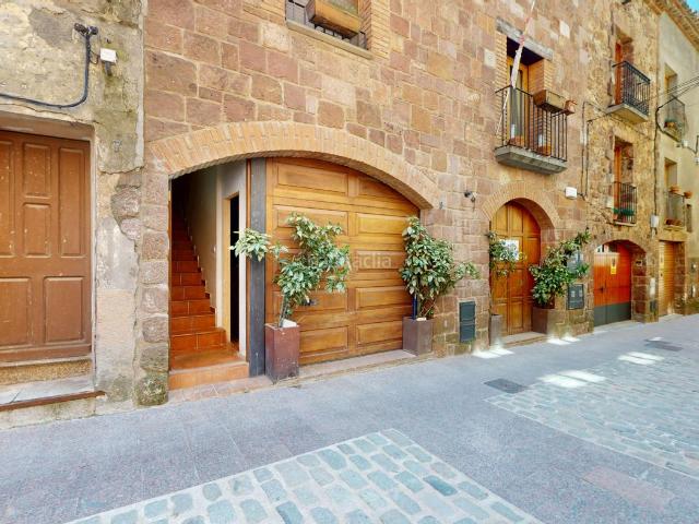 Tríplex en venta en Prades. Edificio en el centro de Prades. Tríplex.