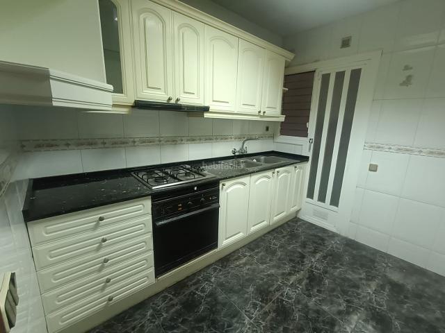 Piso en venta en Prat de Llobregat El, Centre. CENTRICO, CON ASCENSOR Y BALCON. Pisos Prat de Llobregat.