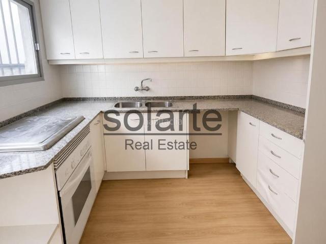 Piso en venta en Prat de Llobregat El, Sagnier Plaça de Catalunya. Piso luminoso y funcional con todas las comodidades. Pisos Prat de Llobregat.
