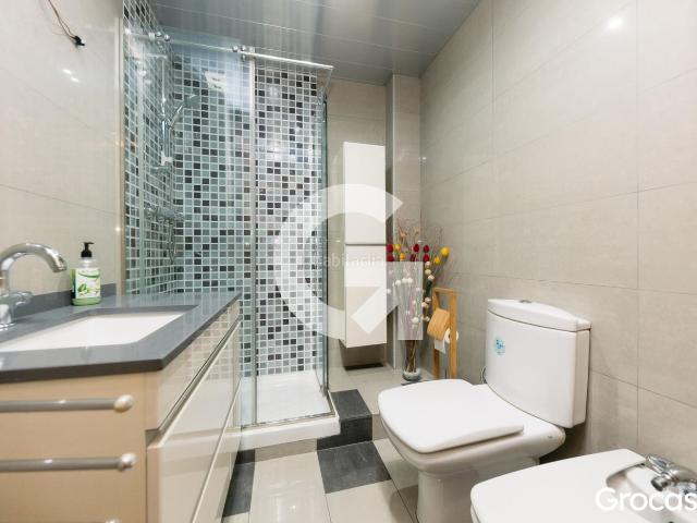 Piso en venta en Prat de Llobregat El, Sagnier Plaça de Catalunya. VIVIENDA CON EXCELENTE UBICACIÓN Y VISTAS DESPEJADAS EN EL PRAT. Pisos Prat de Llobregat.