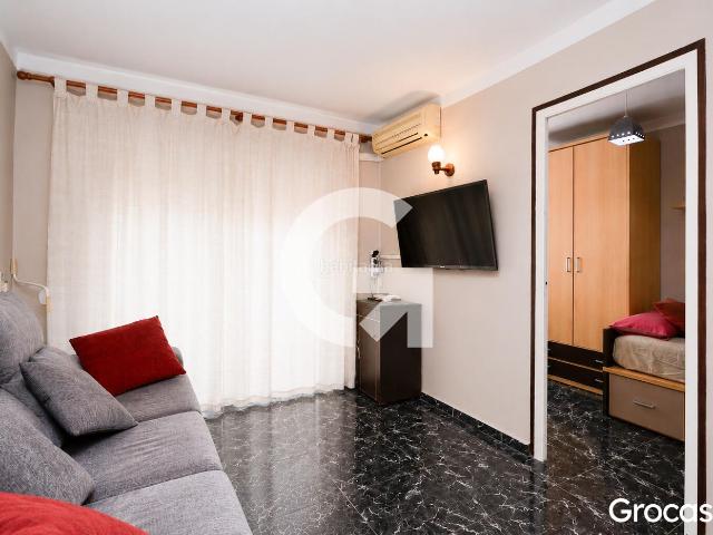 Piso en venta en Prat de Llobregat El, Sagnier Plaça de Catalunya. VIVIENDA EXTERIOR EN ESQUINA CON TRES BALCONES EN EL PRAT DE LLOBREGAT. Pisos Prat de Llobregat.