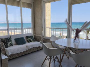 Piso En Venta En Primerísima Línea De Mar, Con Piscina Comun. 107m² Los Arenales del Sol