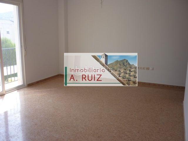 Piso en venta en Priego de Córdoba. Piso muy luminoso en urbanización con piscina. Pisos Priego de.