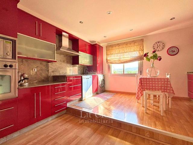 Piso en venta en Rúa A. PISO DE 113 M² CON GARAJE Y AMPLIA ZONA DE ALMACENAJE EN A RÚA DE VALDEORRAS. Pisos Rúa.