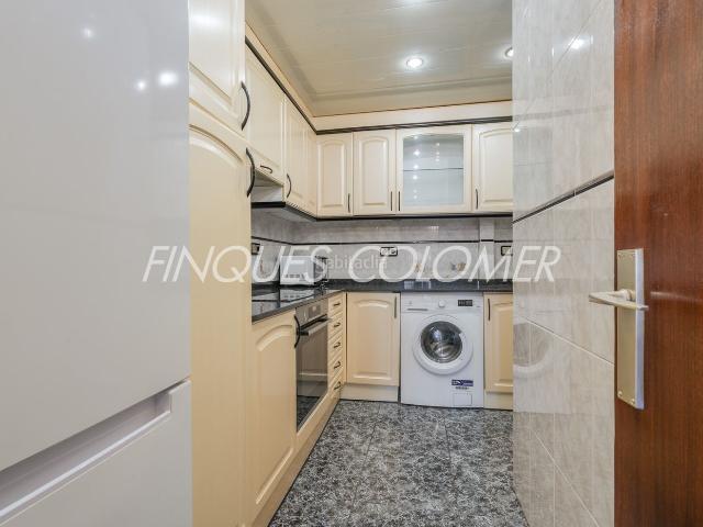 Piso en venta en Rubí, Centre. con balcón. Pisos.