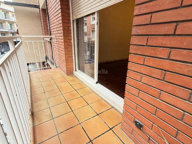 Piso en venta en Rubí, Centre. Espectacular piso totalmente exterior y con balcón!. Pisos.