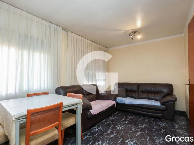Piso en venta en Rubí, Centre. PISO DE 4 HABITACIONES EN ZONA MERCAT. Pisos.