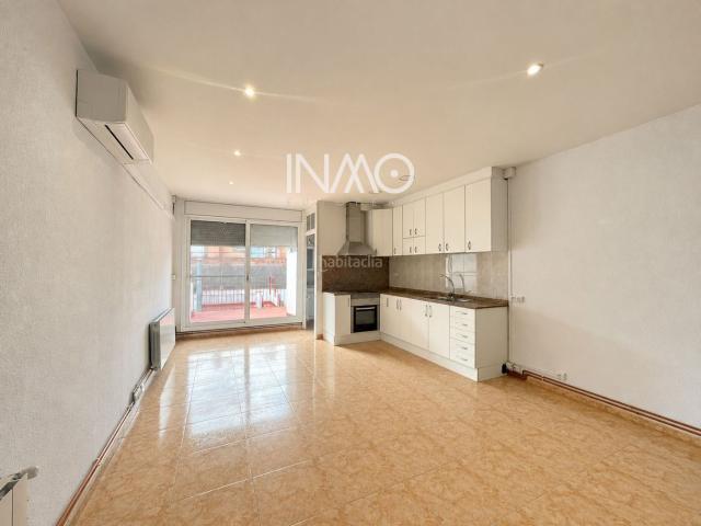 Piso en venta en Rubí, Centre. Piso en venta con terraza en pleno centro de Rubí!. Pisos.