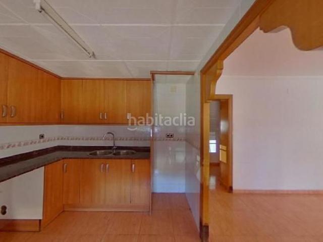Piso en venta en Rubí, Centre. Piso en venta en calle Sabadell. Pisos.