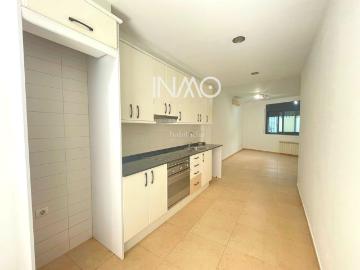 Piso en venta en Rubí, Centre. Planta baja con pequeña terraza en pleno centro de Rubí!. Pisos.