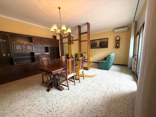 Piso en venta en Rubí, La Serreta. AMPLIO PISO DE 4 HABITACIONES CON GRAN TERRAZA EN RUBI. Pisos.