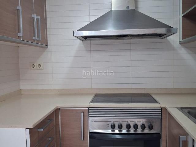 Piso en venta en Rubí, Mercat. SEMI NUEVO PISO CON PLAZA DE PARKING !. Pisos.