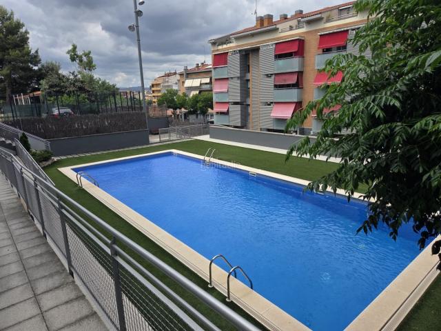 Piso en venta en Rubí, Zona Nord. Dúplex Luminoso en Planta 3 con Acceso Directo por Ascensor. Pisos.