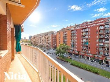 Piso en venta en rambla De Badal, Barcelona, de 104 m² 4 habitaciones por 369.000