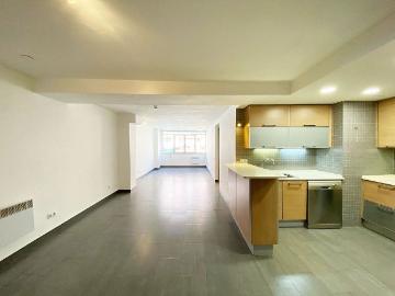 Piso en venta en rambla De Badal, Barcelona, de 101 m² 1 habitación por 245.000