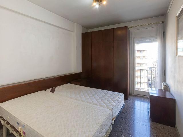 Piso en venta en rambla De Badal, Barcelona, de 81 m² 4 habitaciones por 470.000