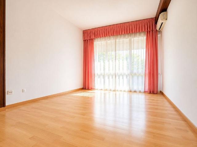 Piso en venta en rambla De Guipúscoa, Barcelona, de 83 m² 4 habitaciones por 379.000