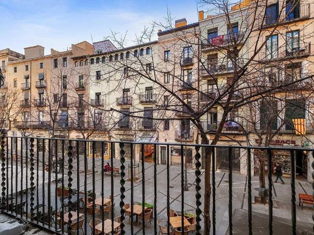 Piso en venta en rambla De la Llibertat, Girona, de 114 m² 3 habitaciones por 546.000