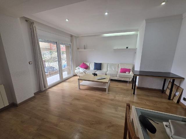 Piso en venta en rambla De la Solidaritat, Badalona, de 75 m² 3 habitaciones por 260.000