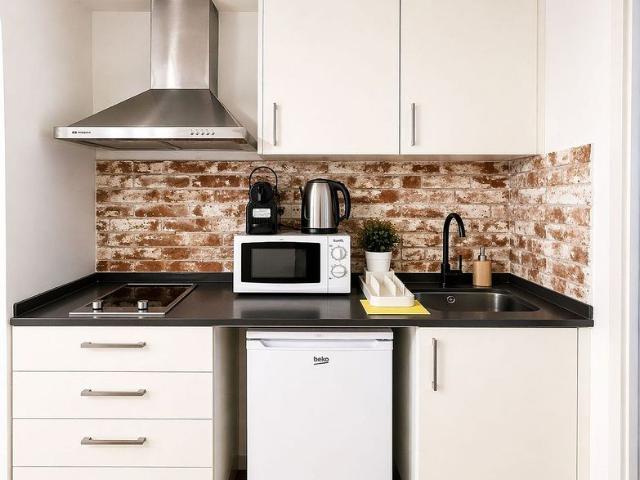 Piso en venta en calle De Les Cabres, Barcelona, de 33 m² 1 habitación por 198.000