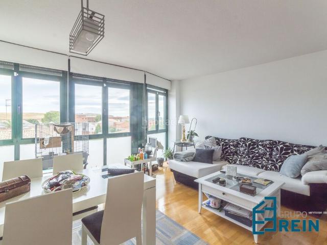 Piso en venta en Recas. Piso completamente REFORMADO de 89 m, con mirador e increíbles vistas del pueblo, junto a la plaza de Recas. Pisos.
