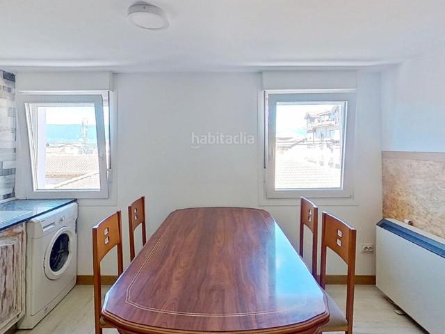 Piso en venta en Reinosa. Piso reformado, 3 habitaciones, luz y vistas, junto a Plaza de Abastos Impluvium. Pisos.