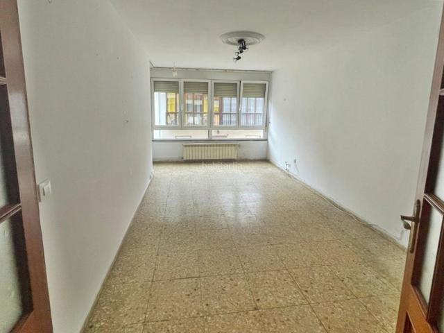 Piso en venta en Reocín. LUMINOSO PISO EN VENTA EN PUENTE SAN MIGUEL Se vende amplia vivienda en Puente San Miguel, ideal tanto para quienes buscan una vi. Pisos.