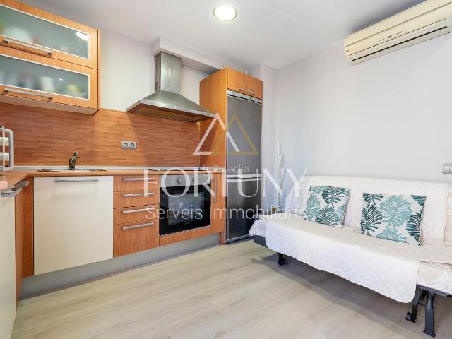 Piso en venta en Reus, Centre. Piso en venta Calle Sant Antoni, Reus. Pisos.