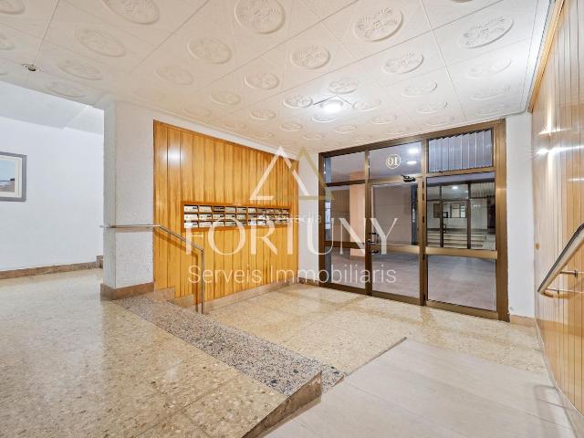 Piso en venta en Reus, Centre. Piso en venta Calle Sardana, Reus. Pisos.