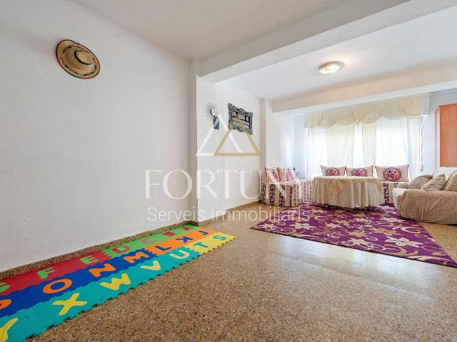 Piso en venta en Reus, Centre. Piso en venta PARA INVERSORES, Calle Jurats en Reus. Pisos.