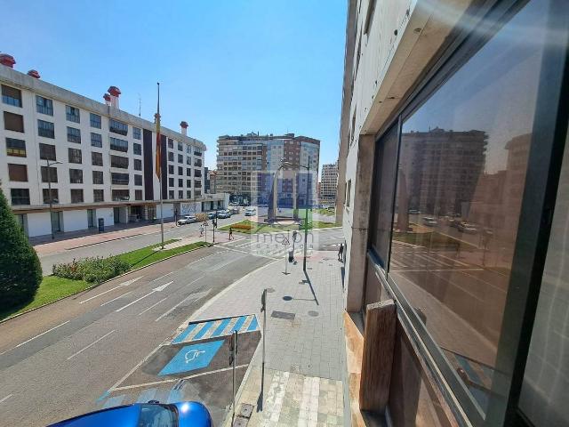 Piso en Venta en Reyes Católicos
