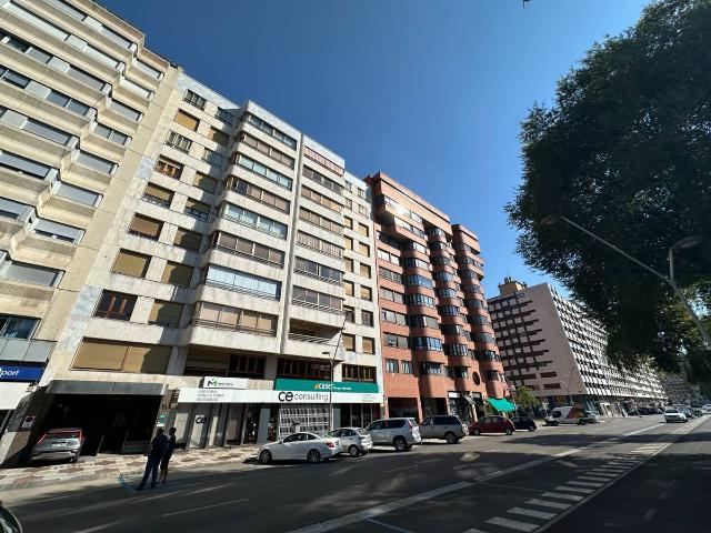 Piso en Venta en Reyes Católicos