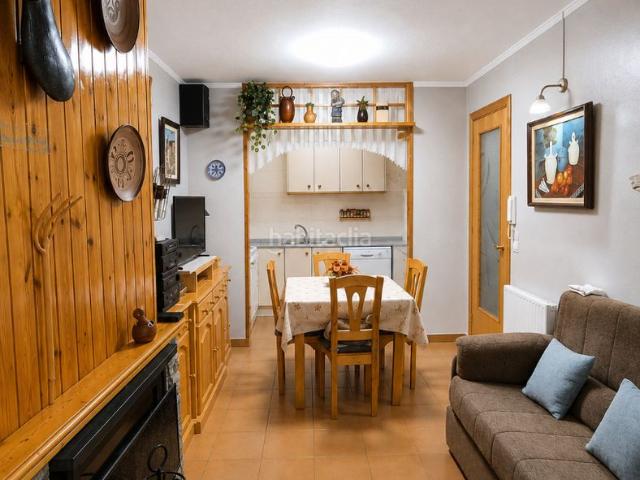 Piso en venta en Rialp Pirineos. Pis cèntric a Rialp amb vistes, 2 balcons, pàrquing i traster. Pisos.