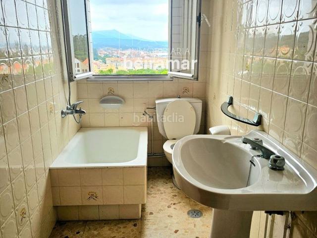 Piso en venta en Ribeira, Carreira. Piso amplio y muy luminoso para reformar en A Mamoa, Ribeira. Pisos.