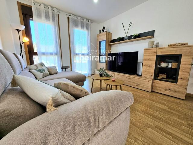 Piso en venta en Ribeira, Santa Uxía de Ribeira. Piso en venta en Ribeira, 3 dormitorios, garaje y trastero, cerca del centro. Pisos.