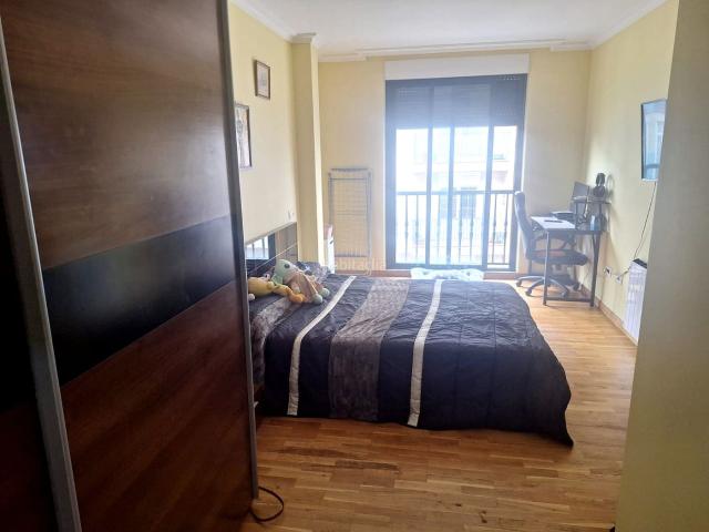 Piso en venta en Ribeira, Santa Uxía de Ribeira. Se vende piso amueblado en la zona de Abesadas. Pisos.