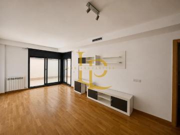 Piso en venta en Ripollet, Centre. MAGNÍFICO PISO EN PLANTA BAJA CON PISCINA, PARKING Y EXCELENTE UBICACIÓN. Pisos.