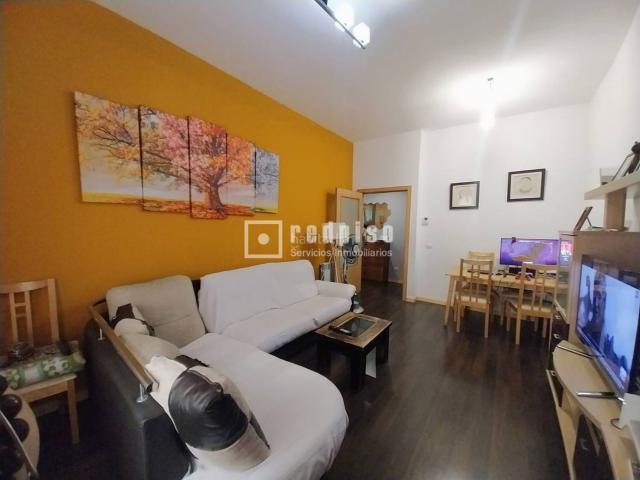 Piso en venta en Rivas Vaciamadrid, Urbanizaciones. Piso en venta de 3 dormitorios, 2 baños, 2 plazas garaje, trastero y piscina. Pisos Rivas.