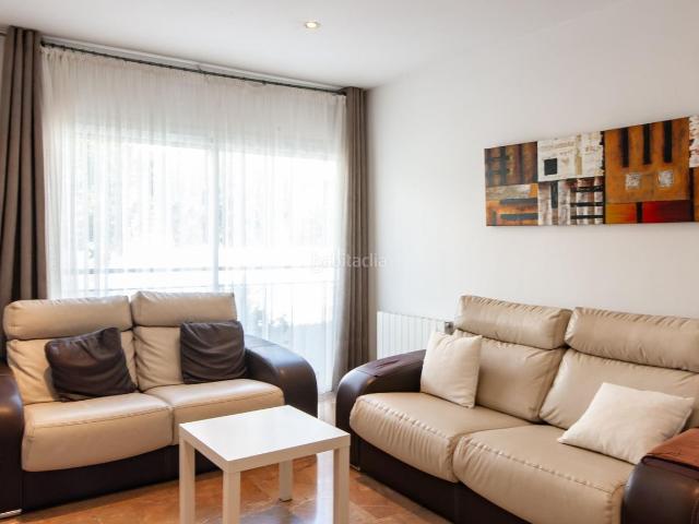 Piso en venta en Roca del Vallès La. Tríplex luminoso con cuatro dormitorios, buhardilla y terraza con vistas en La Torreta. Pisos Roca del Vallès.