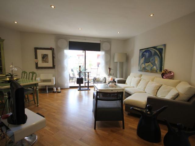 Piso en venta en Roca del Vallès La. Fantástico piso con piscina comunitaria. Pisos Roca del Vallès.