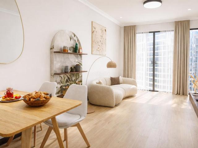 Piso en venta en Roca del Vallès La. Luminoso piso de obra nueva con balcón en el corazón de La Roca del Vallès. Pisos Roca del Vallès.