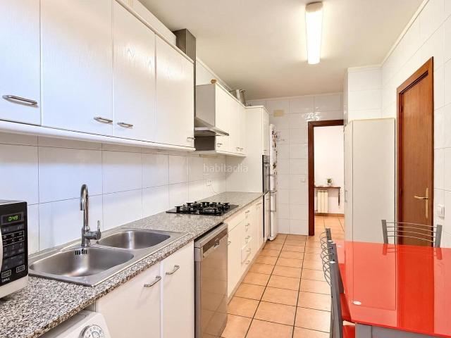 Piso en venta en Roca del Vallès La. Piso en venta de 3 dormitorios y balcón en La Torreta. Pisos Roca del Vallès.