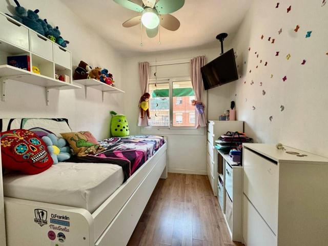 Piso en venta en Roca del Vallès La. PISO REFORMADO PARA ENTRAR A VIVIR, MUY SOLEADO Y EN PLENO CENTRO. Pisos Roca del Vallès.