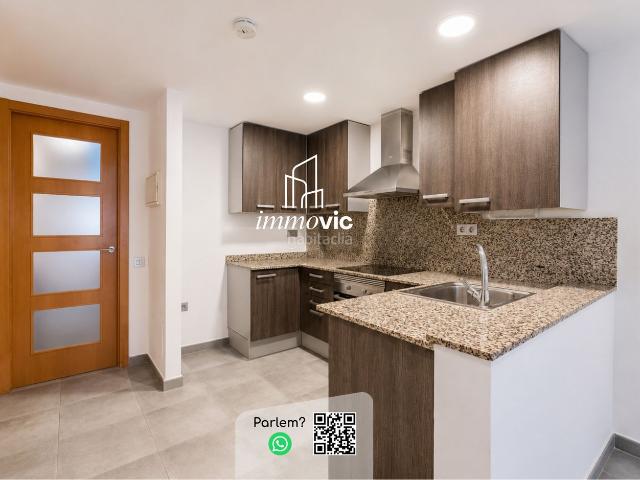 Piso en venta en Roda de Ter. Pis modern i acollidor amb ascensor en una finca tranquil·la a Roda de Ter. Pisos Roda de.
