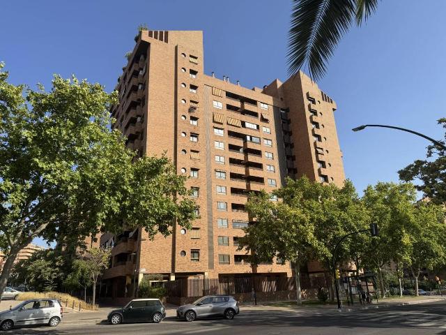 Piso en Venta en Romareda