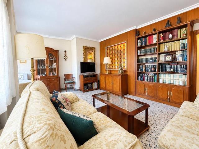 Piso en Venta en Romareda