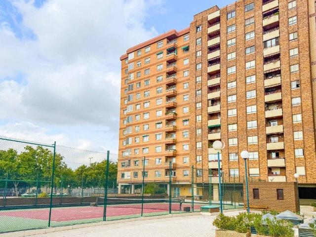 Piso en Venta en Romareda
